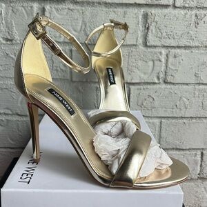 WMN NINE WEST TEEYA SANDAL size 8M